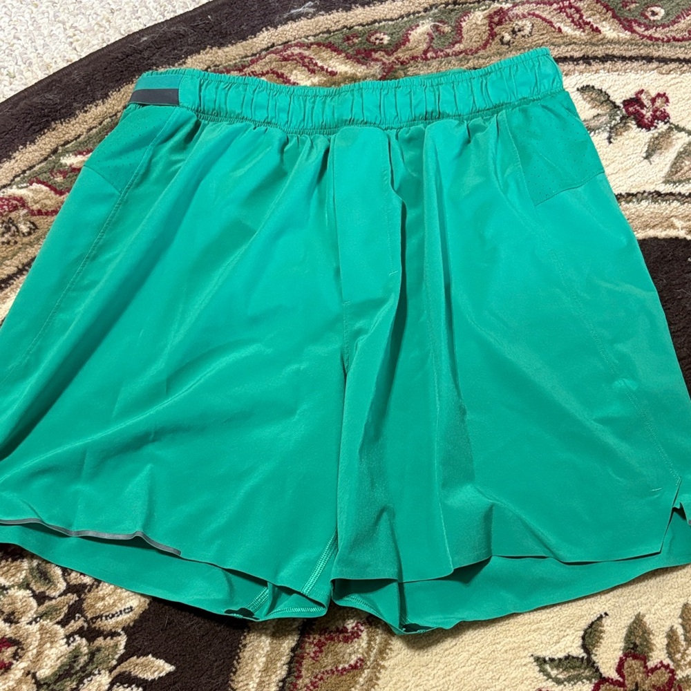 Men’s lulu Green Shorts